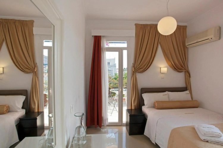 Metropolis Hotel