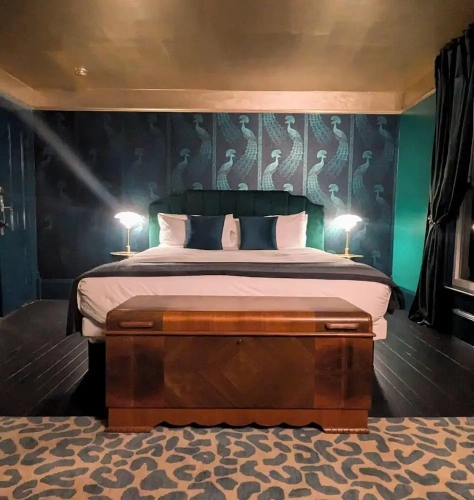 Superior Double Basement room