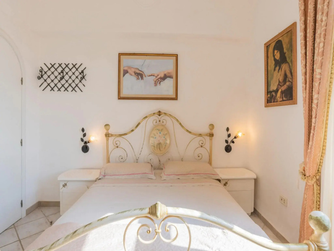 Traditional holiday home with private terrace