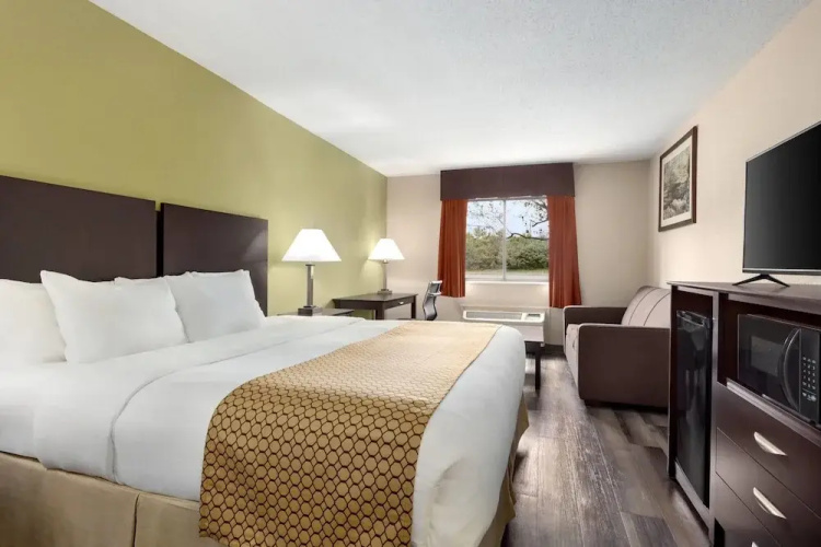 Baymont Inn and Suites Monroe