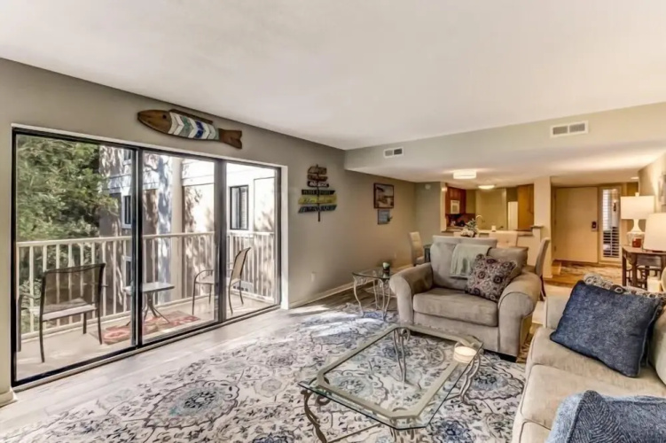 2065 Beachwood