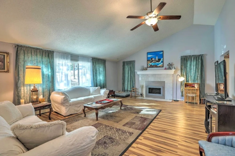 4 Bedrooms Cottage with balcony
