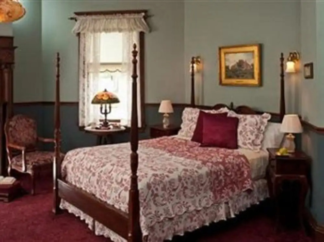 Old Rittenhouse Inn