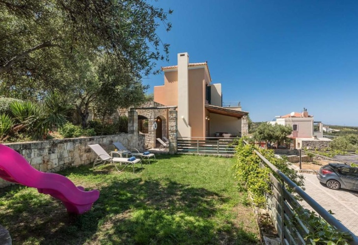2 Bedrooms Villa
