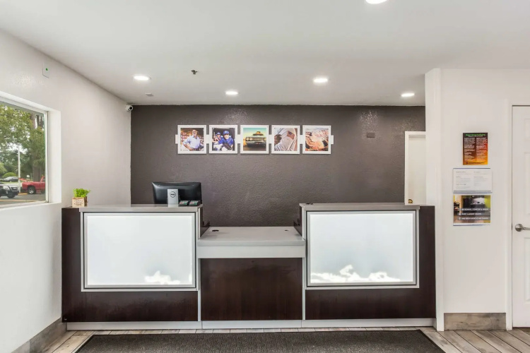 Studio 6 Extended Stay - Jacksonville, FL - South