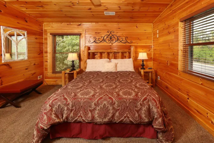 Smoky Bear Manor - Five Bedroom Cabin