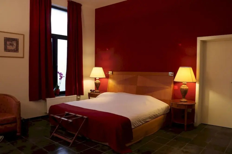 Le Central Hotel