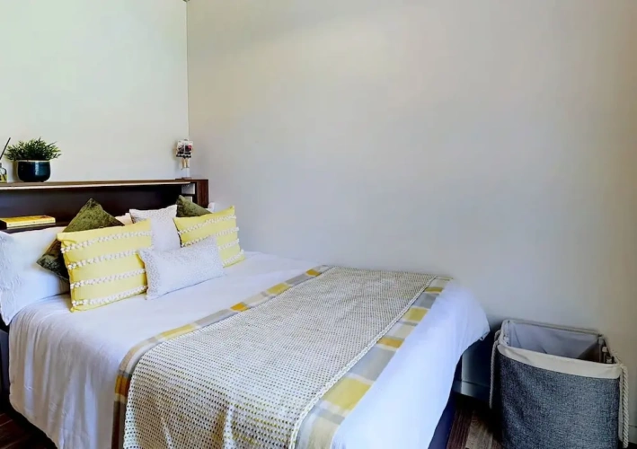 3 Bedrooms Apartment