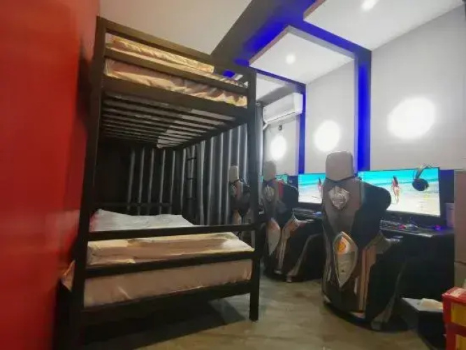 Space E-sports Hotel