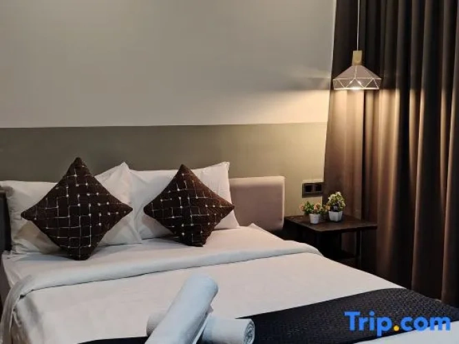 Deluxe Double room with city view