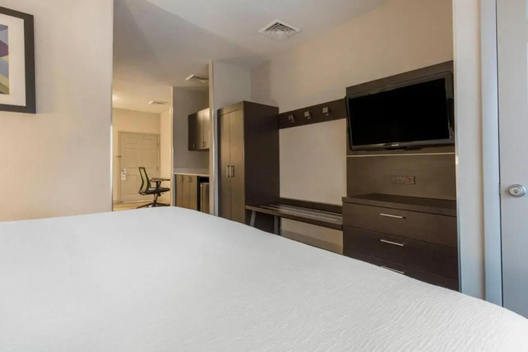 Holiday Inn Express & Suites Chicago West - St Cha
