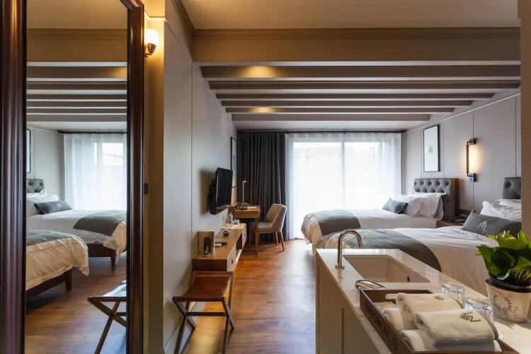 Superior Twin room with balcony