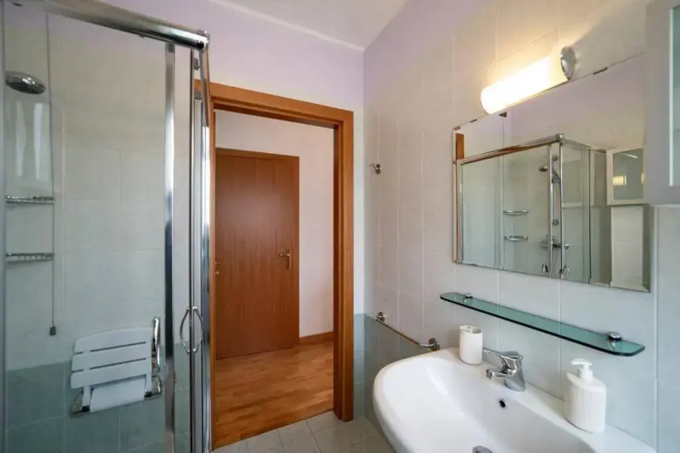 In Suite Lake 2
