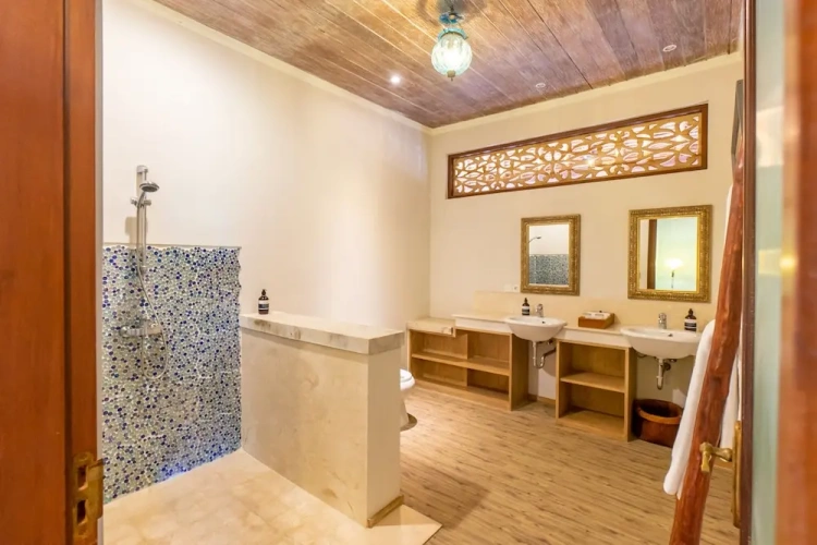 4 Bedrooms Villa
