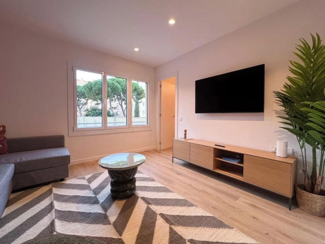 4 Bedrooms Apartment