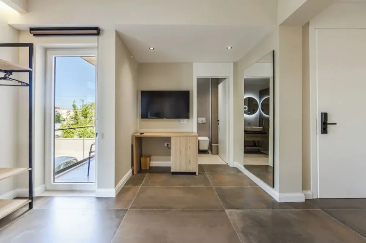 Zoe's Villa 201