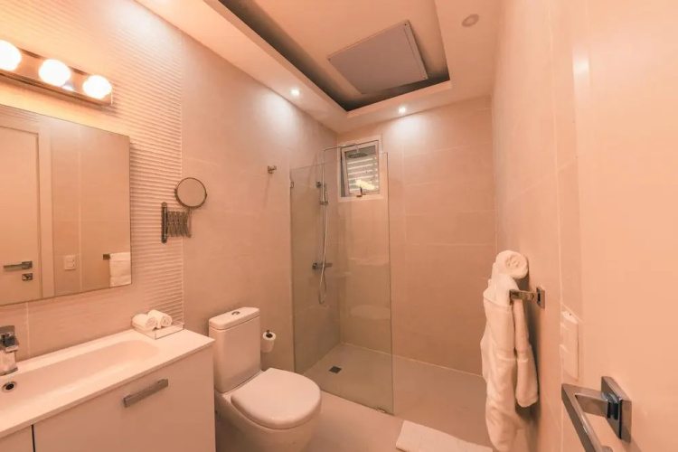 3br-penthouse w Jacuzzi Incl at Lake View