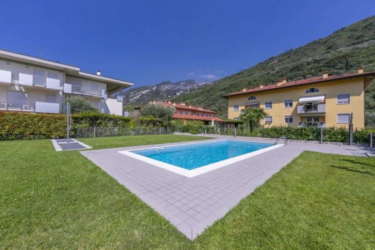 Torbole Relax, Pool & Balcony Apartment 2