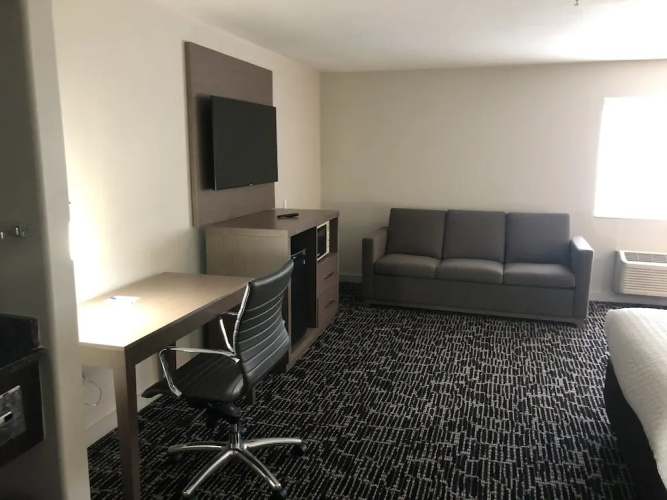Clarion Pointe Indianapolis Airport