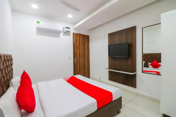 OYO HSR129 Rv Hotel