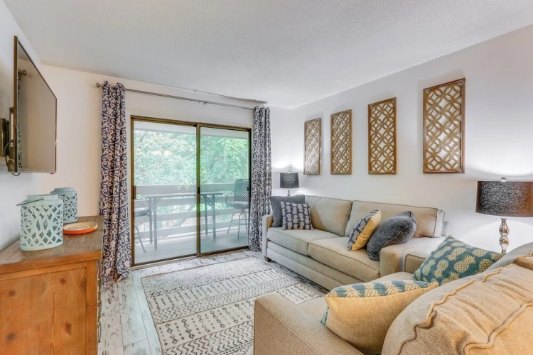 2 Bedrooms Apartment