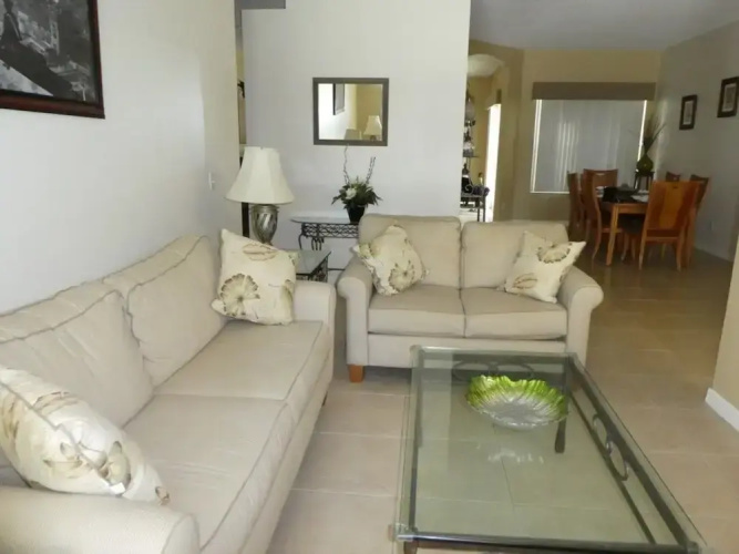 Hampton Lakes Villa 5 Bedroom Home