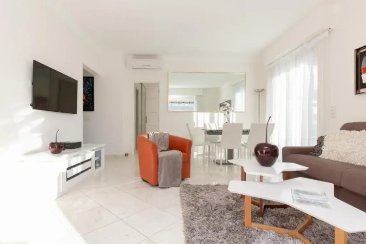 Mariott Area: Sunny 2 Beds /2 Baths