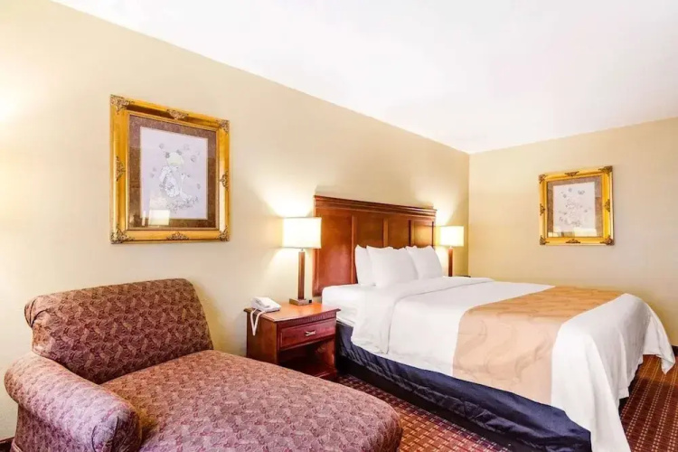 Precious Hotel