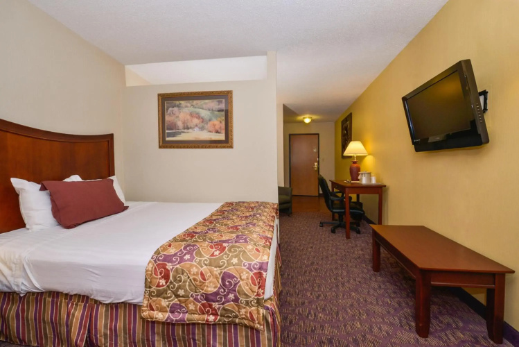 Lamplighter Inn & Suites - South