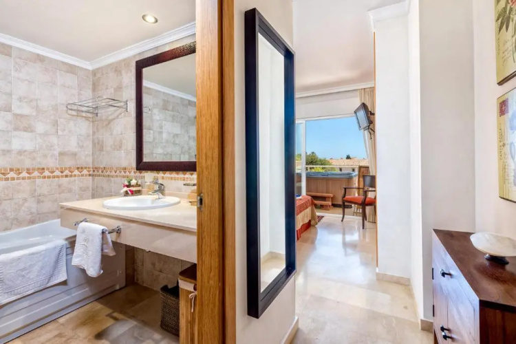 Malibu Mansions Condo С5 by Rafleys
