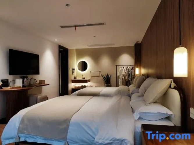 5 Bedrooms Villa