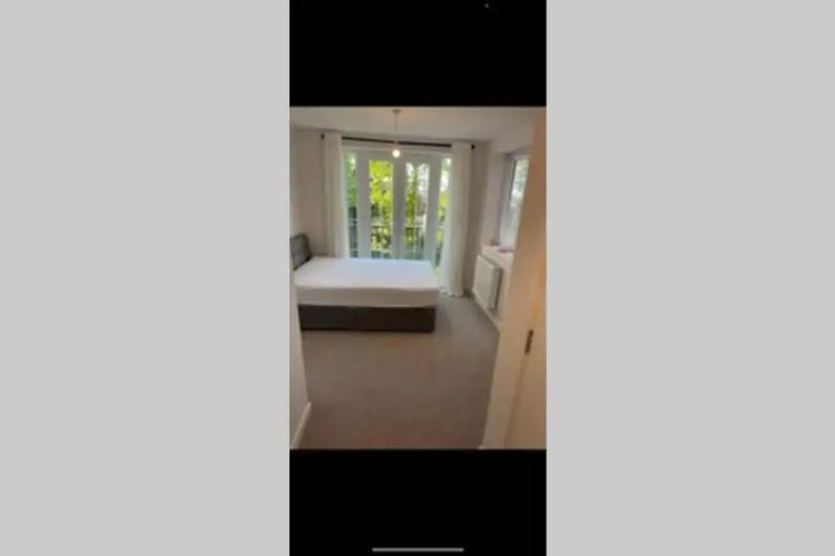Croydon Gem Apartment - Fast train to the centre and free parking