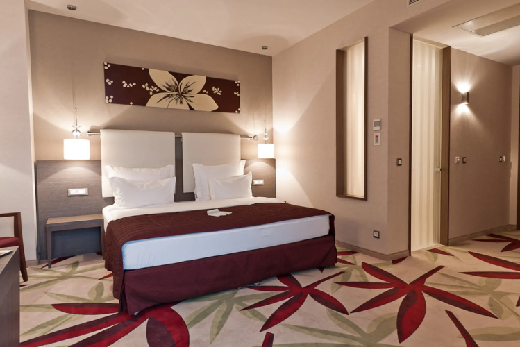 Golden Tulip Ana Dome