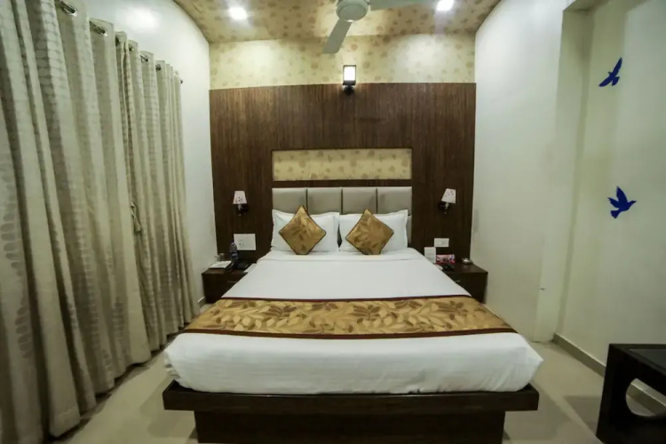 OYO 4186 Hotel Oyster