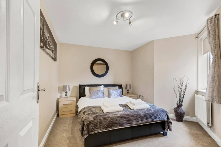 Reading Town Centre River View Serviced Apartments