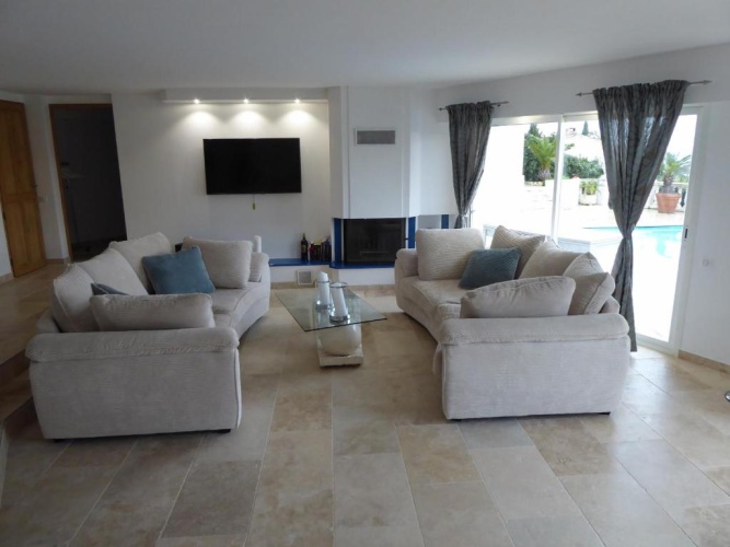 4 Bedrooms Cottage