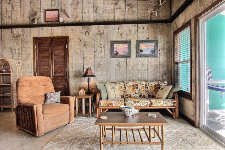4 Bedrooms Cottage