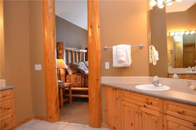 Elk Ridge Townhomes Unit 422 by RedAwning
