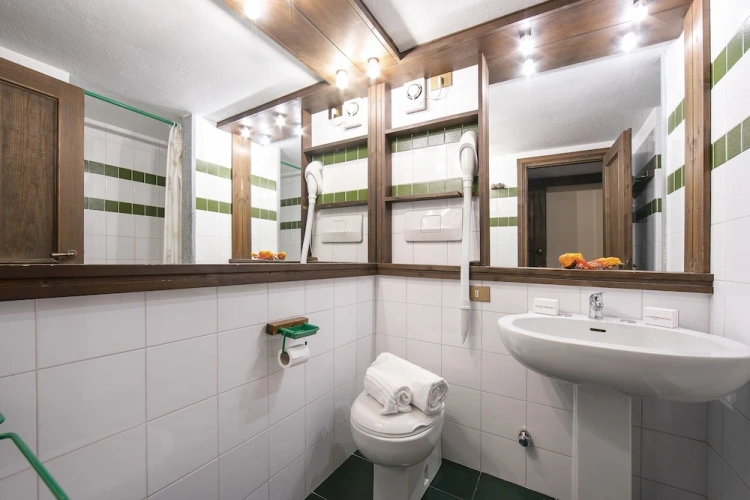 2 Bedrooms Sextuple Family Apartment