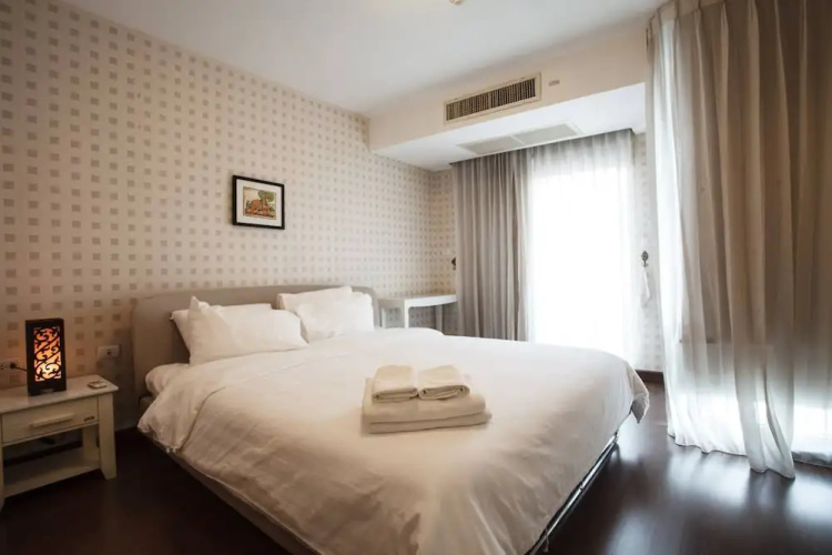 4A - 2 Bedroom Downtown Apartment With Shared Pool