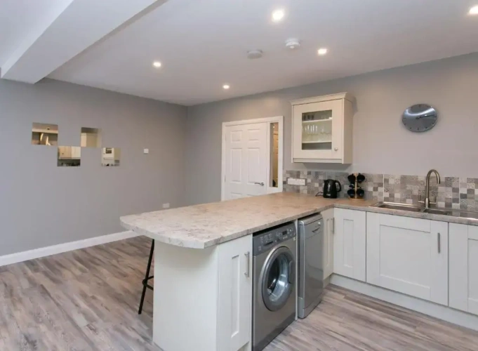 3 Bedrooms Apartment