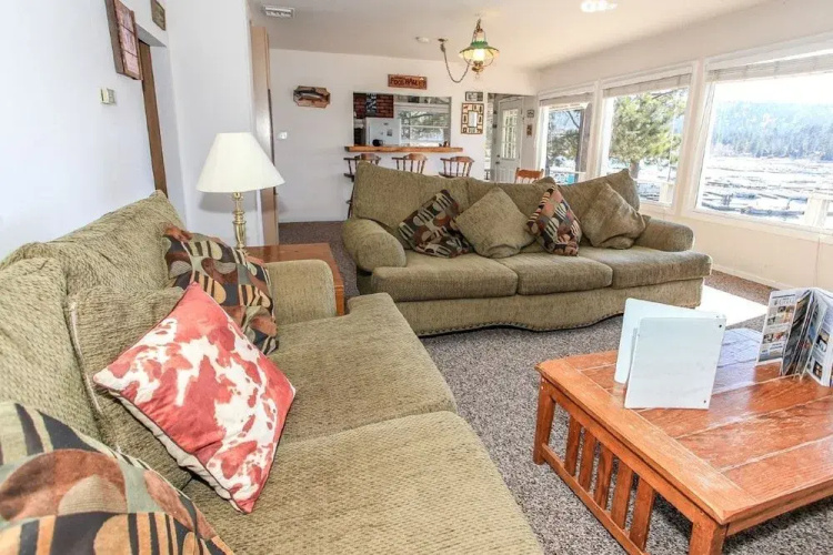 Lakefront Retreat