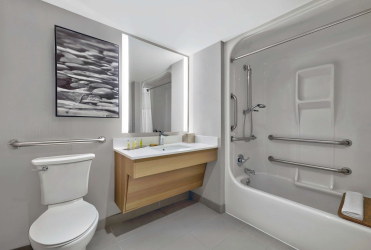 Doubletree By Hilton Davenport photo 10