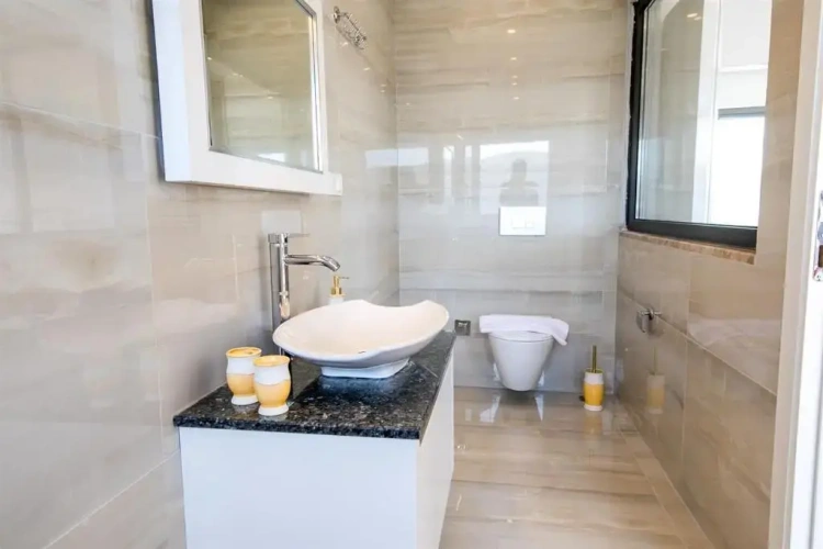 2 Bedrooms Villa