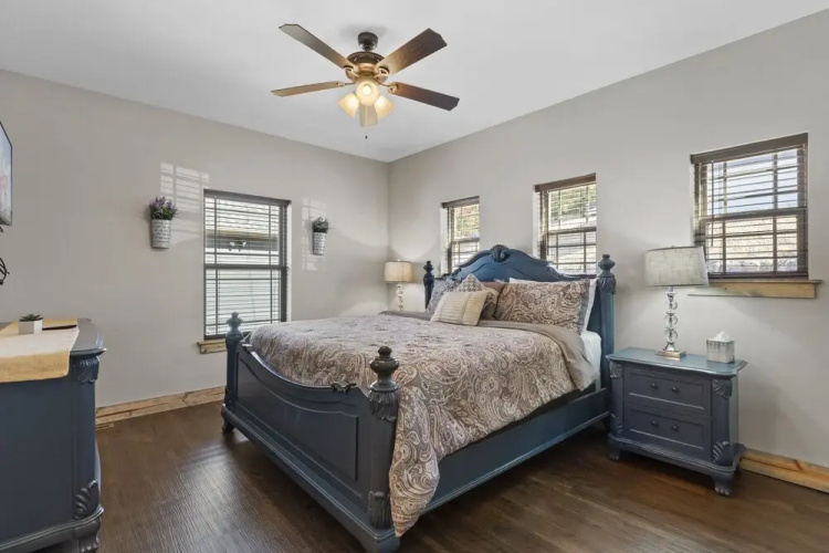 Lakefront Haven 9 Bedroom Home by RedAwning