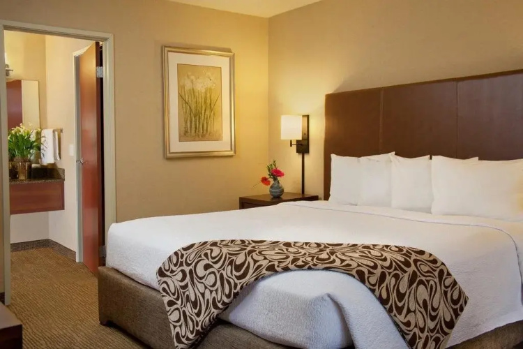 Silver Cloud Inn University