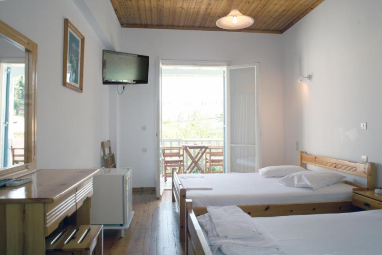 Standard Triple room with balcony