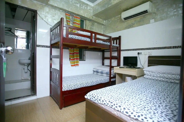 Standard Triple room