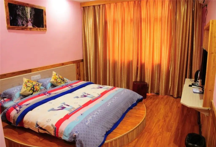Qingfengge Hostel