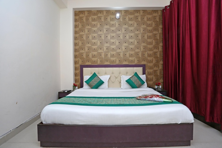 Deluxe Double room with city view